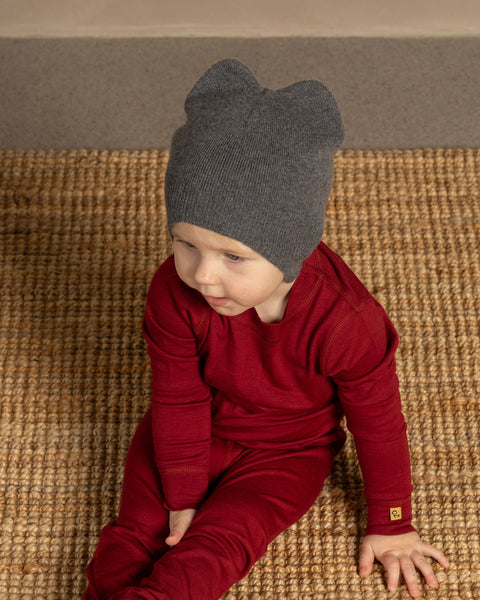 Gorro de orejeras de cachemir tejido color gris oscuro