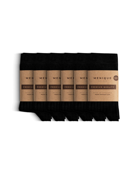 Juego de seis pares de calcetines infantiles negros finos con canalé, cada uno empaquetado con bandas de papel marrón ecológico de Menique etiquetadas como ‘Calidad Premium’.