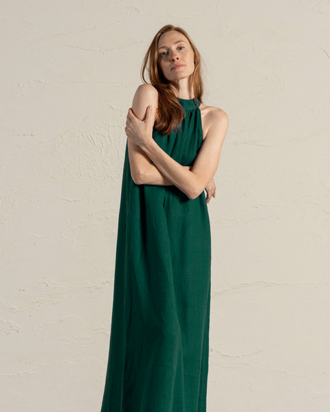 Vestido maxi con cuello halter Rachel en color verde oscuro