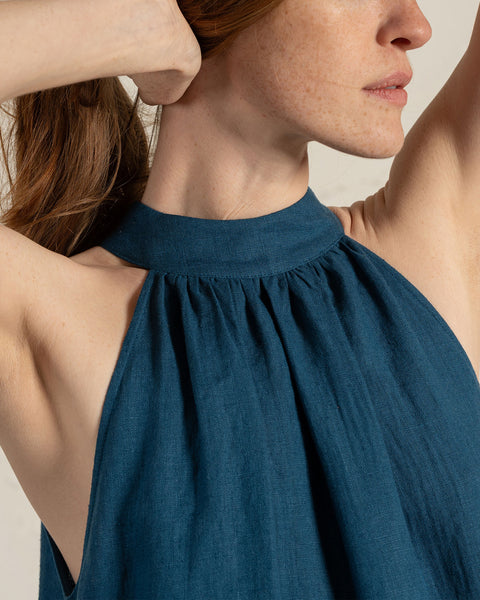 Vestido maxi con cuello halter Rachel en color azul cobalto