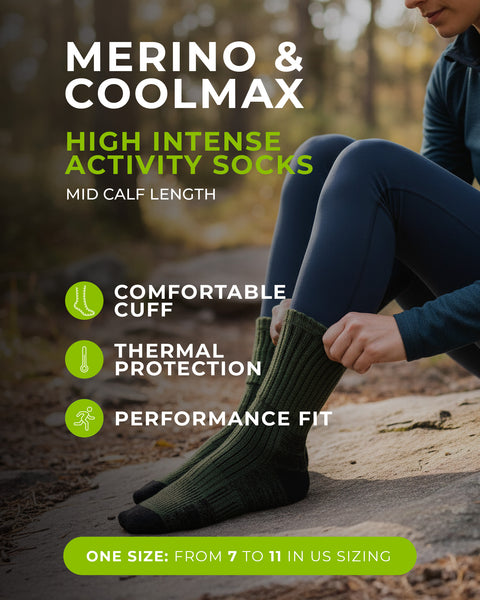 Persona que lleva calcetines verdes con texto que destaca características como puño cómodo, protección térmica y ajuste de rendimiento.