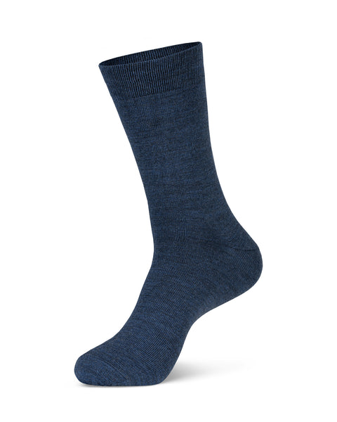 Calcetines de merino para hombre en color azul sobre fondo blanco, vista lateral