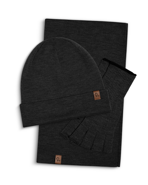 Conjunto de gorro de punto, braga para el cuello y guantes sin dedos en gris oscuro de menique sobre fondo blanco