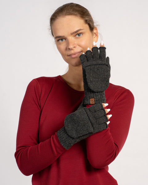 Mujer con guantes convertibles de lana merina gris oscuro, guantes versátiles sin dedos con cubierta tipo manopla para abrigo y estilo.