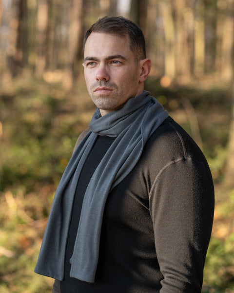 Bufanda de merino para hombre Menique en color gris perfecto