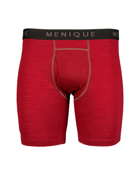 La ropa interior tipo bóxer para hombre de Menique en color cereza real, fondo blanco.
