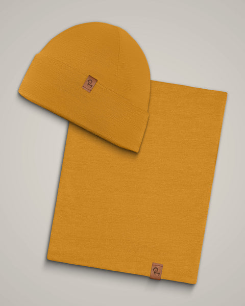 Packshot of Merino wool beanie and gaiter in the color yellow