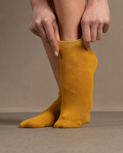 Calcetines tobilleros de bambú para mujer en amarillo picante
