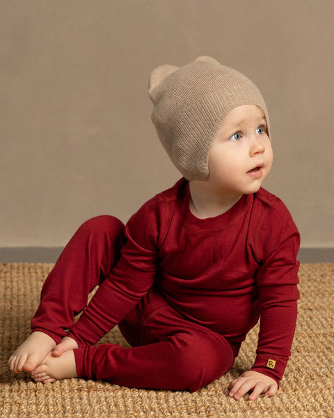 Gorro de orejeras de cachemir tejido color beige cremoso