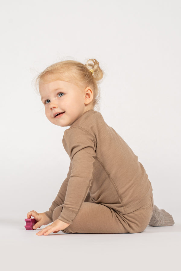 Conjunto infantil beige de 2 piezas: camiseta de manga larga y pantalón 160
