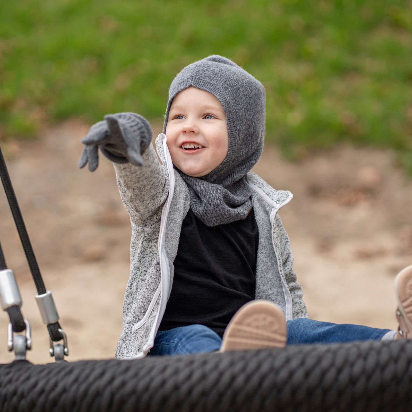 Imagen del pack de guantes de punto para niños Menique en color rosa sobre fondo blanco