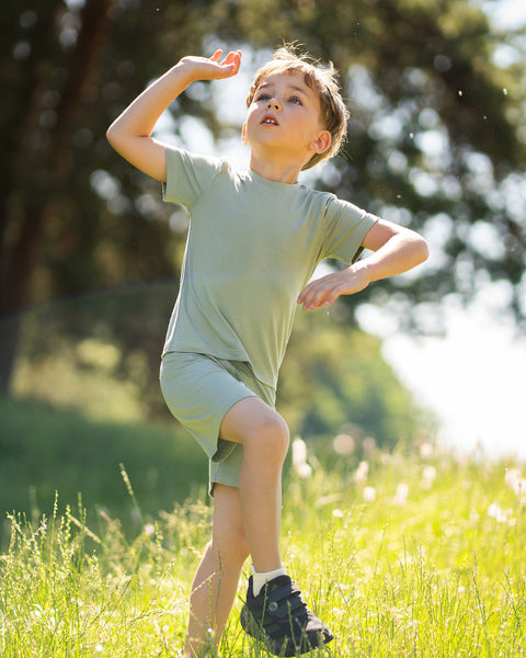 Conjunto de 2 piezas para niños: pantalones cortos y camiseta de bambú