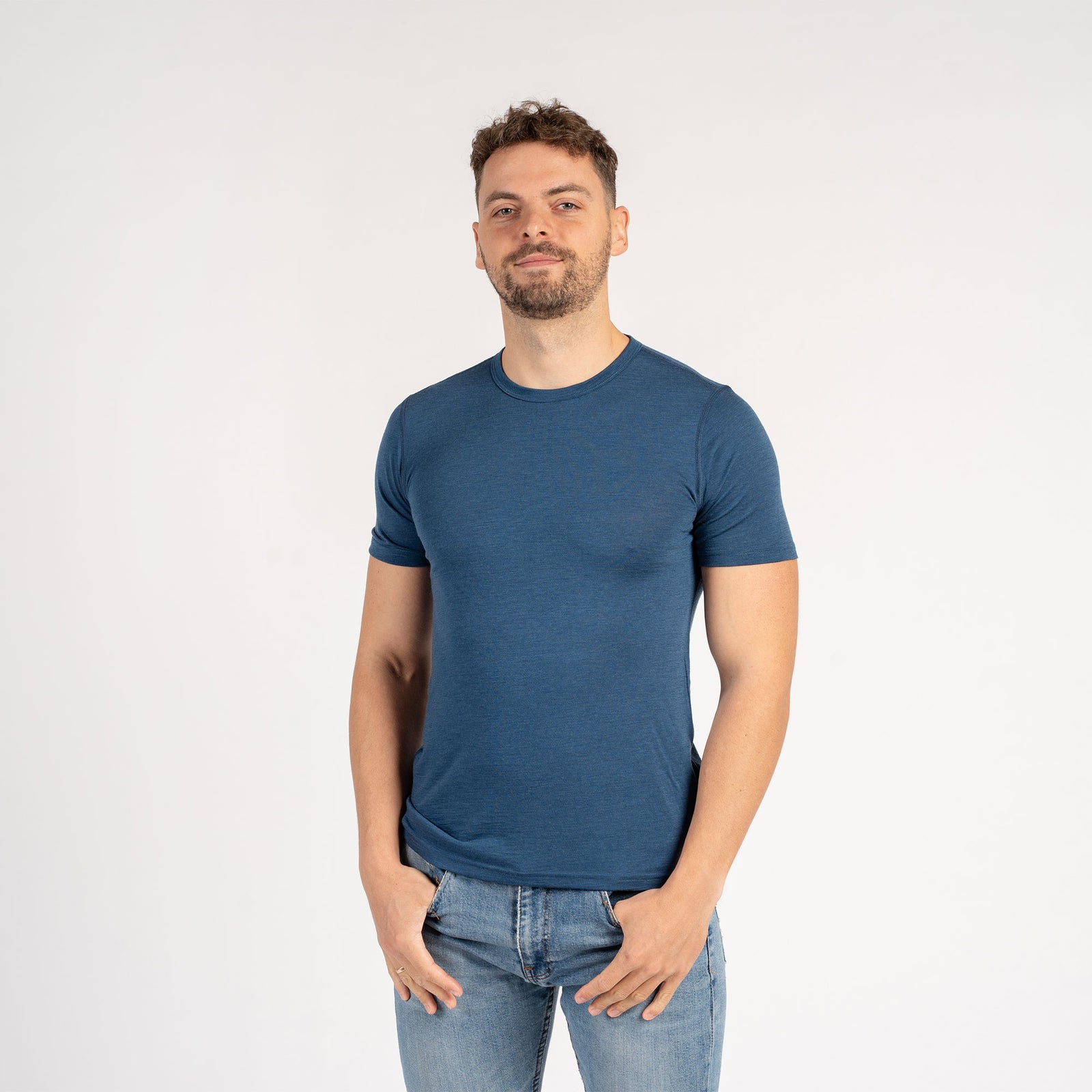 La camiseta para hombre Menique 160 de lana merina en color negro.