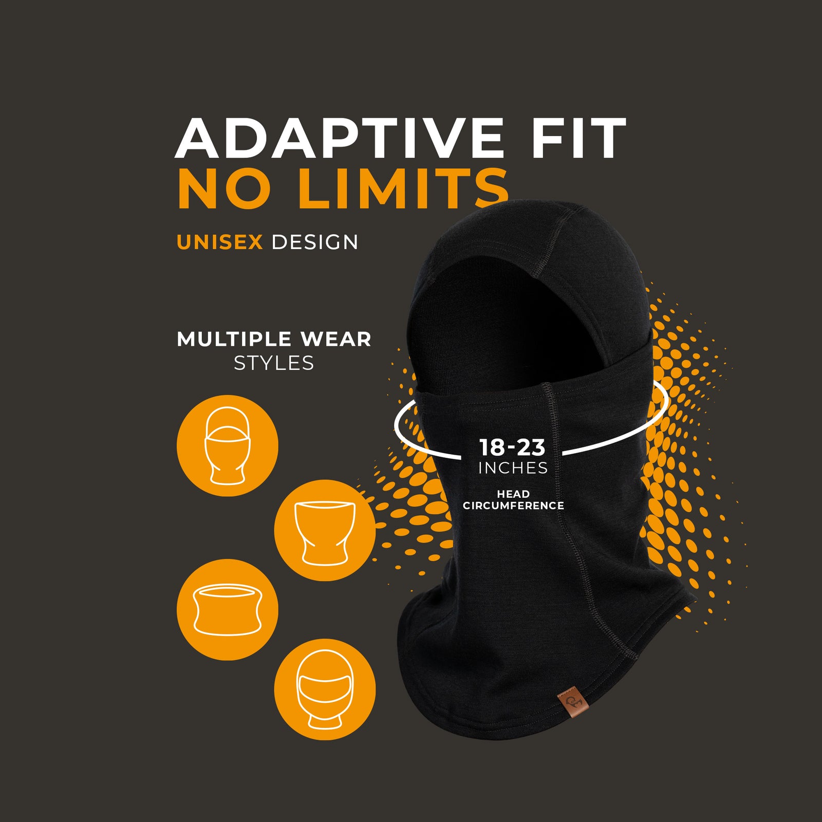 Hombre con una capa base de lana merina verde que lleva un pasamontañas negro, de pie en un bosque iluminado por el sol.