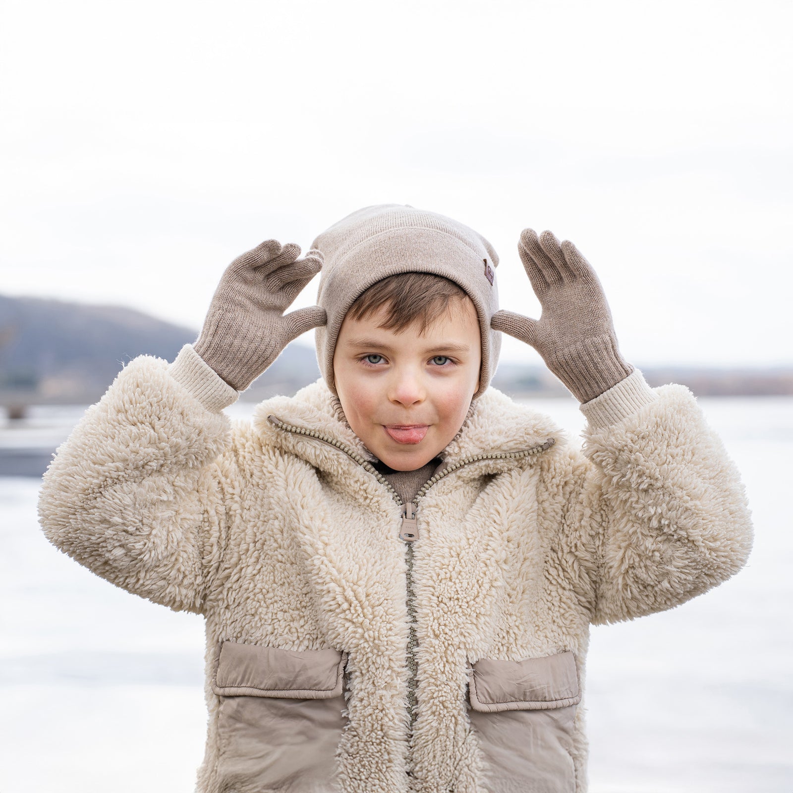 Conjunto de 2 piezas para niños: gorro y guantes tejidos