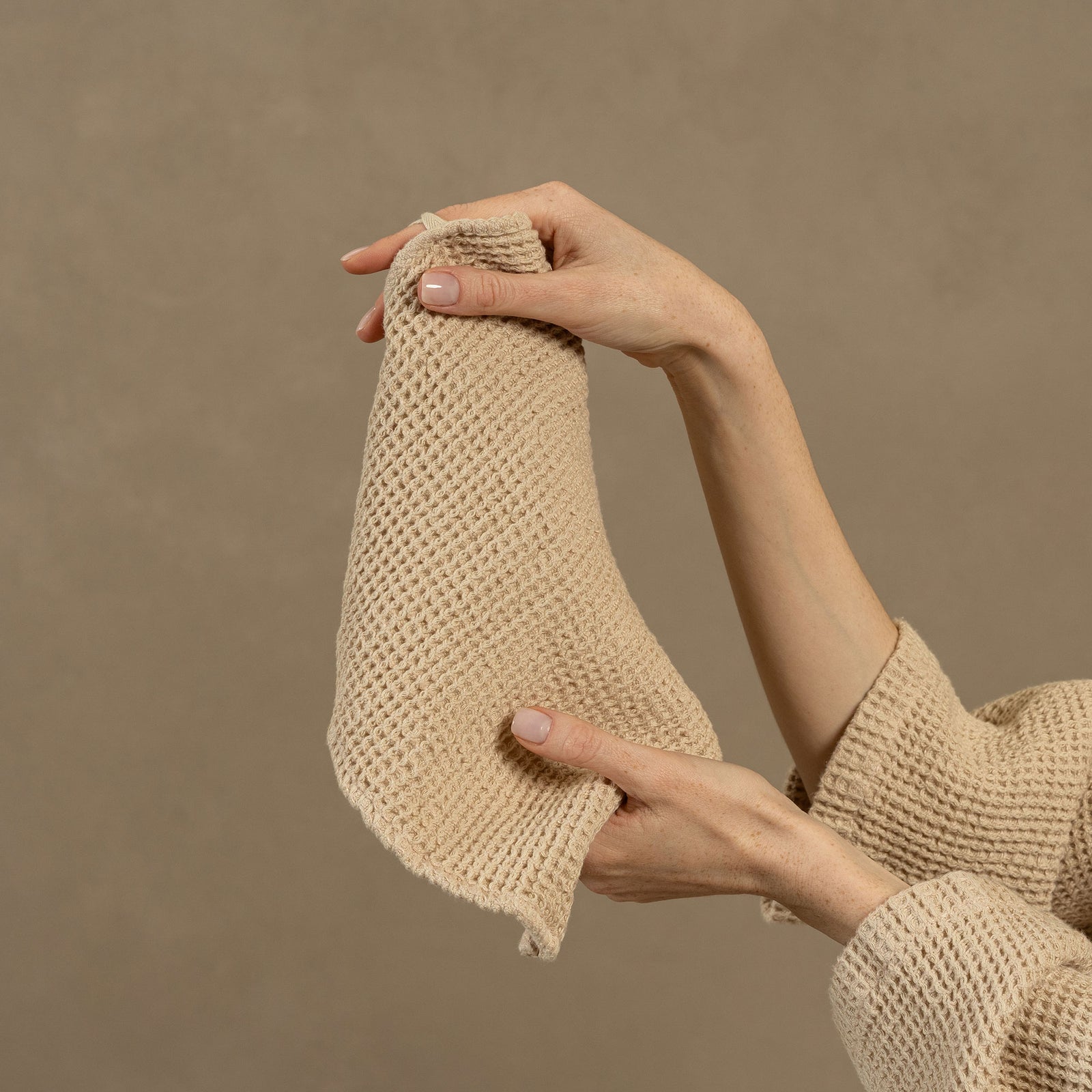 Juego de 2 paños de lavado y toalla para el cabello en color marrón arena