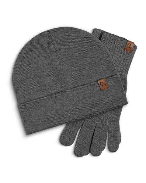 Conjunto de gorro de punto gris oscuro y guantes con logo marrón sobre fondo blanco