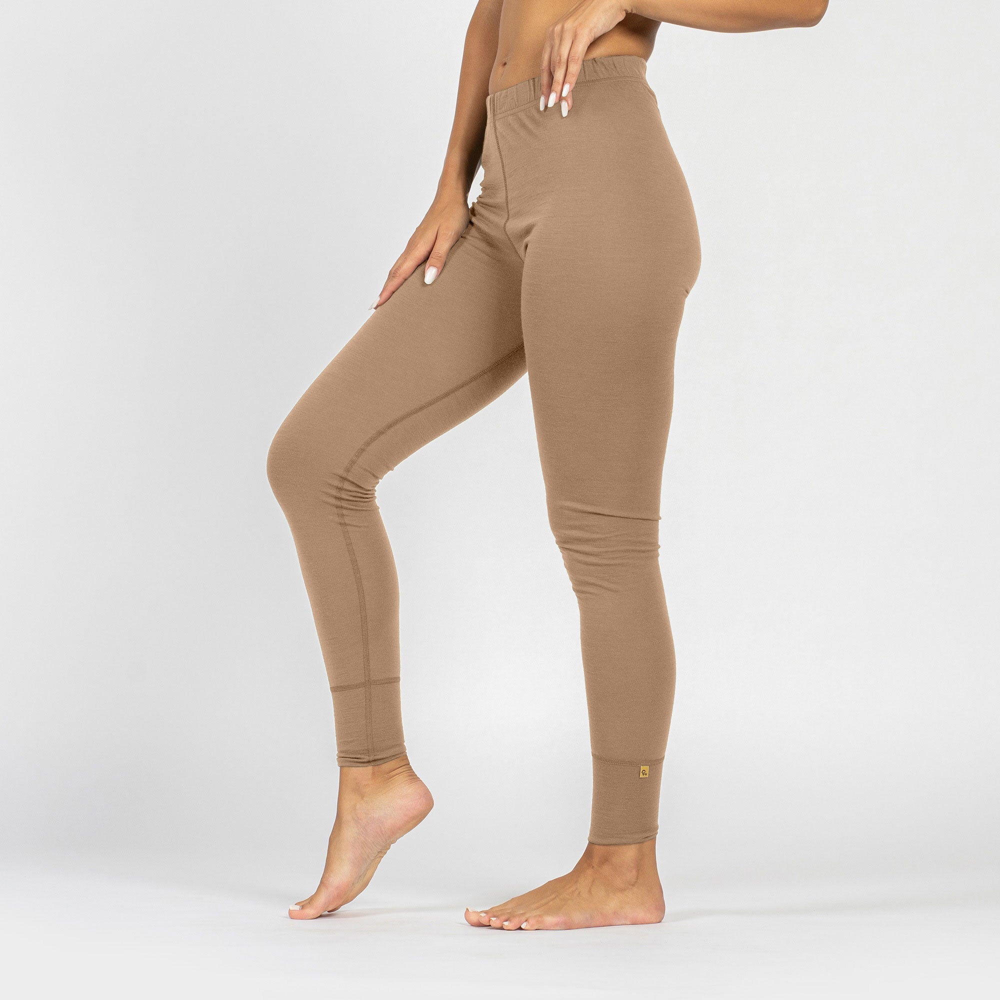 Leggings térmicos de lana merina natural beige para mujer, vista trasera.