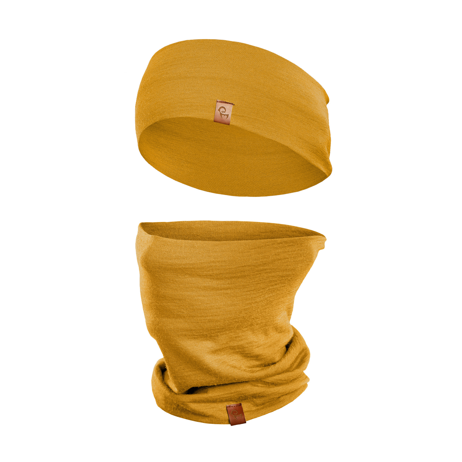 Se muestra a una persona con cabello corto y oscuro que lleva una cinta para la cabeza de color amarillo picante y un cubrebocas a juego que está levantado para cubrir su boca y nariz, dejando visibles solo sus ojos. Viste una camiseta negra de manga larga, y el fondo desenfocado sugiere un entorno al aire libre con follaje verde.