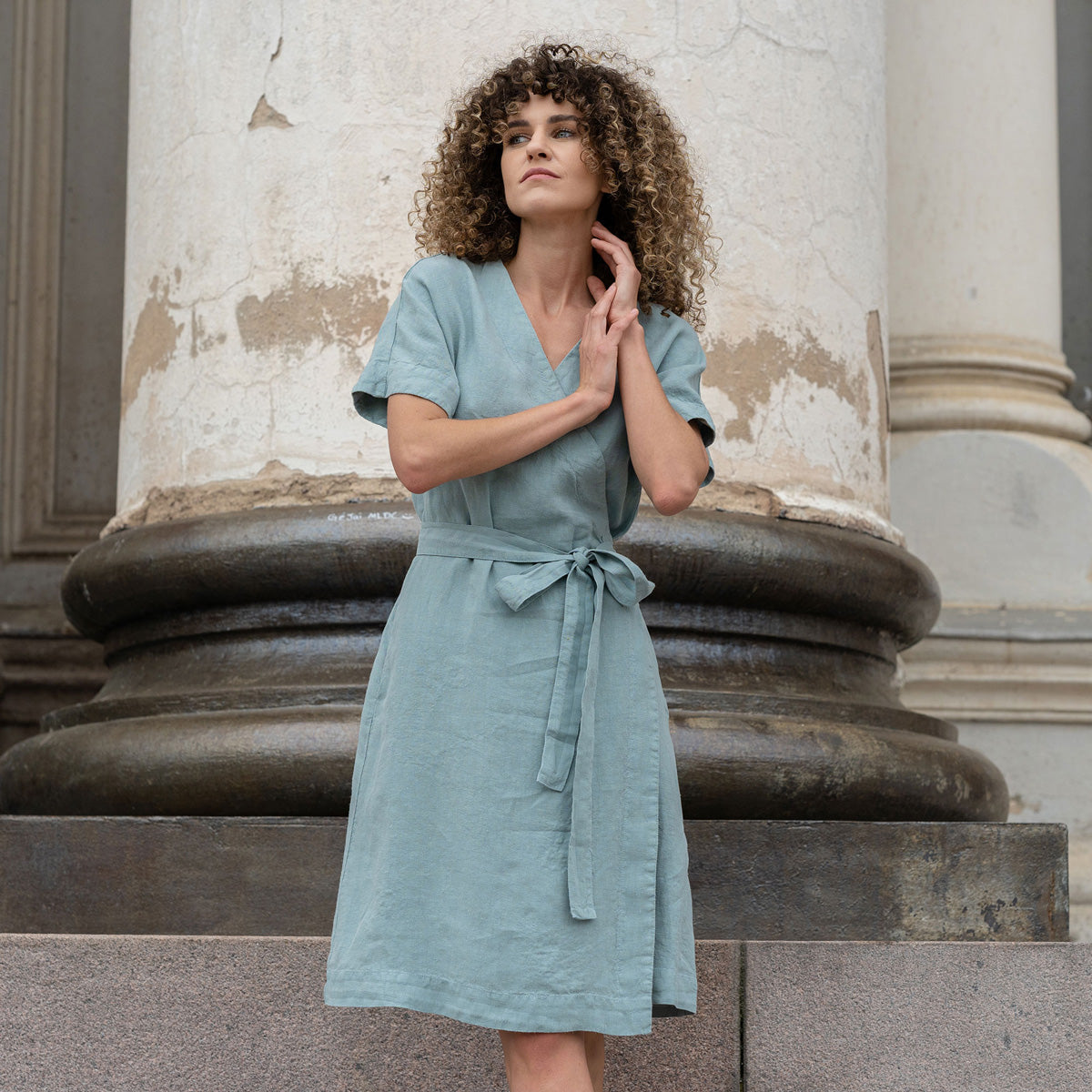 Vestido cruzado de lino Eliana verde menta